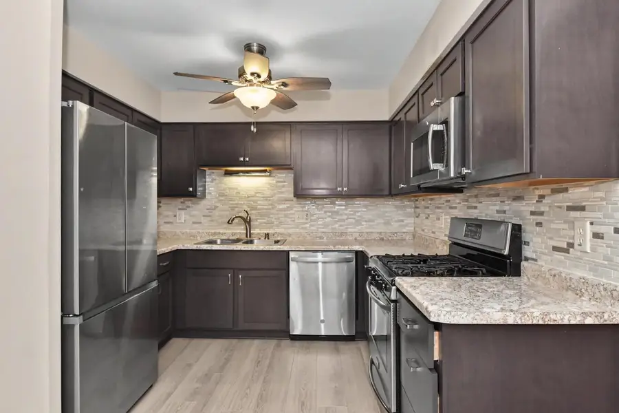W178N9710 Riversbend CIRCLE W, Germantown, WI 53022 - #2