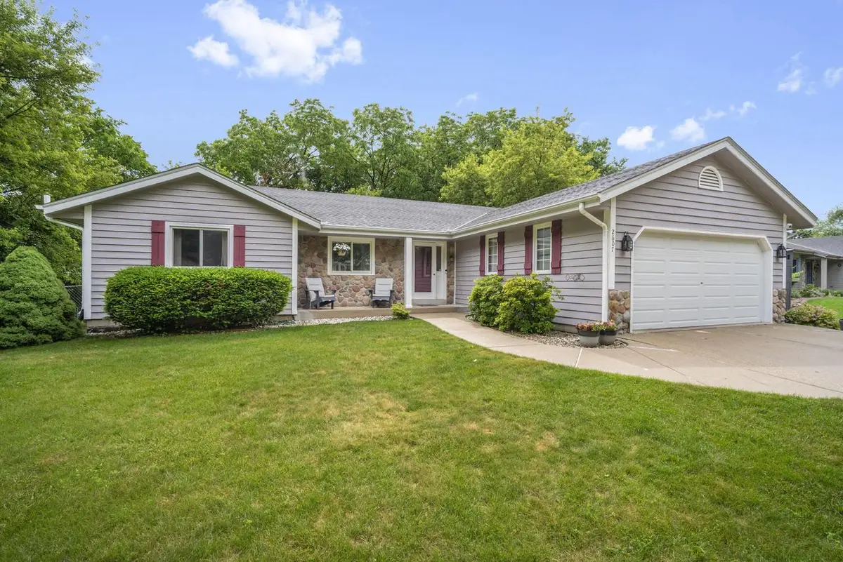 2607 Lancaster DRIVE, Waukesha, WI 53188 - #1
