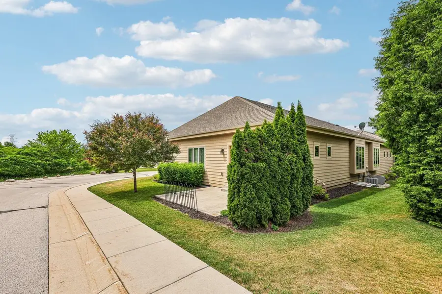 534 Garden Prairie DRIVE #7, Waukesha, WI 53186 - #2