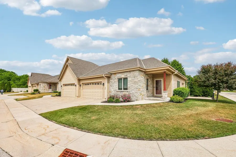 534 Garden Prairie DRIVE #7, Waukesha, WI 53186 - #3