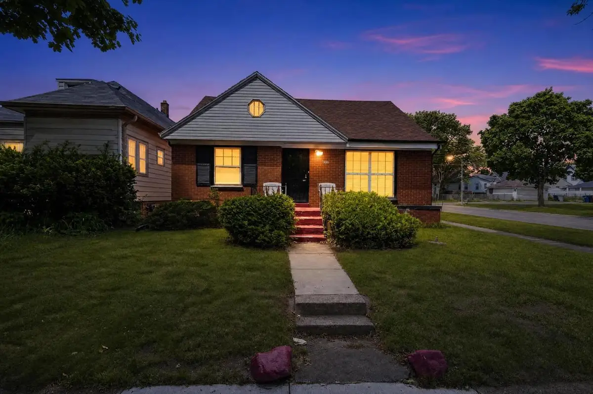 2913 W Glendale AVENUE, Milwaukee, WI 53209 - #1