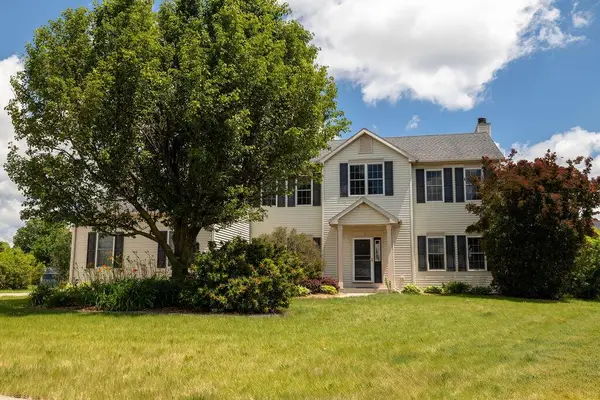 934 Cascade CIRCLE, Hartford, WI 53027