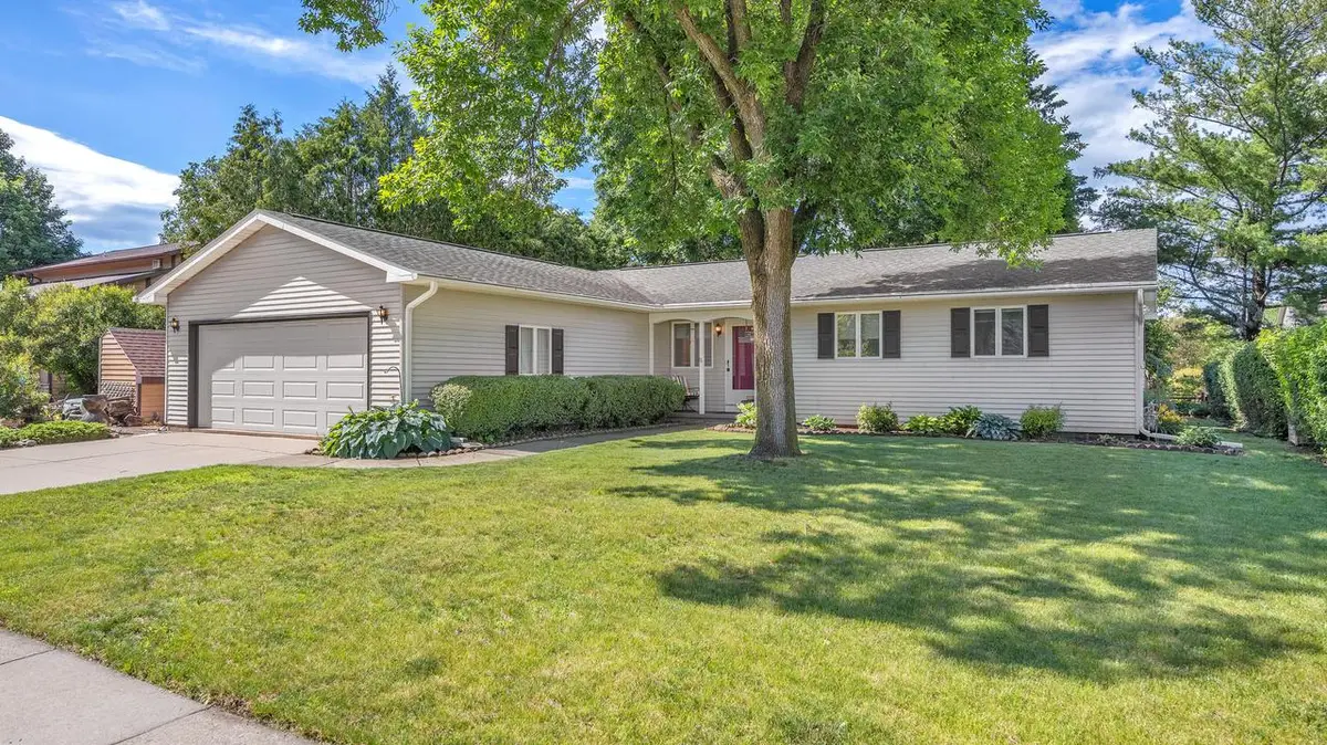 1160 W 19th AVENUE, Oshkosh, WI 54902 - #1