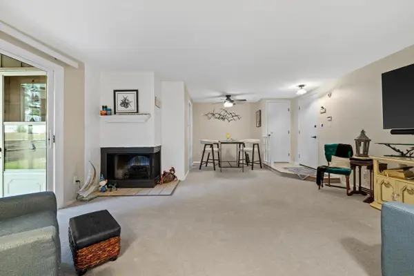 950 Woodridge COURT #5B, Lake Geneva, WI 53147