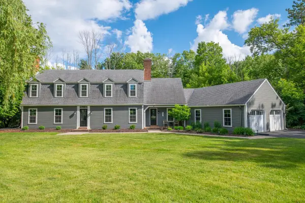 123 W Glenview COURT, Mequon, WI 53092