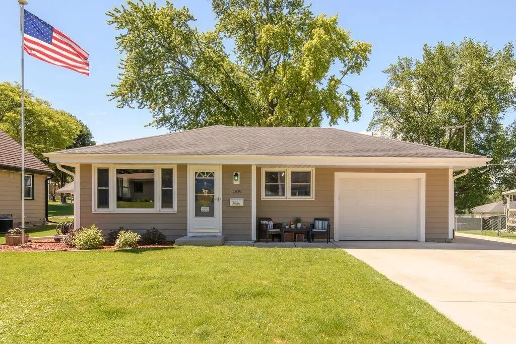 1109 Lawndale AVENUE, Waukesha, WI 53188 - #1