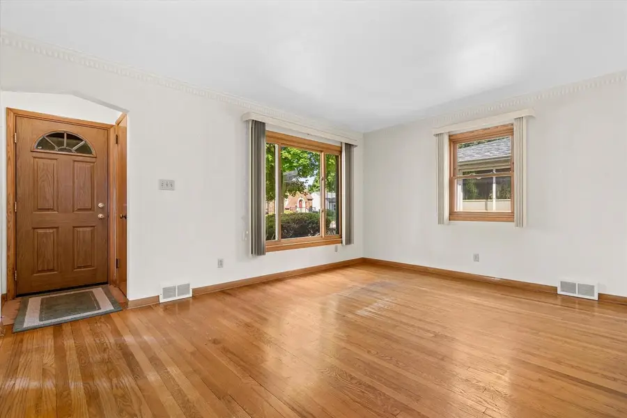 3322 S Dayfield AVENUE, Milwaukee, WI 53207 - #3