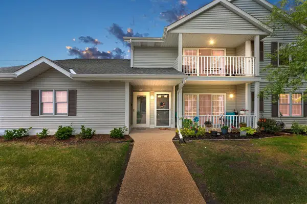 104 Bur Oak LANE #D, Grafton, WI 53024