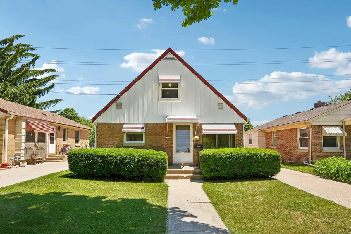 5740 N Dexter AVENUE, Glendale, WI 53209 - #1