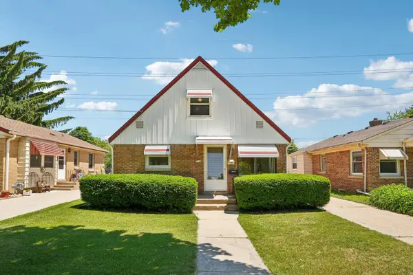 5740 N Dexter AVENUE, Glendale, WI 53209