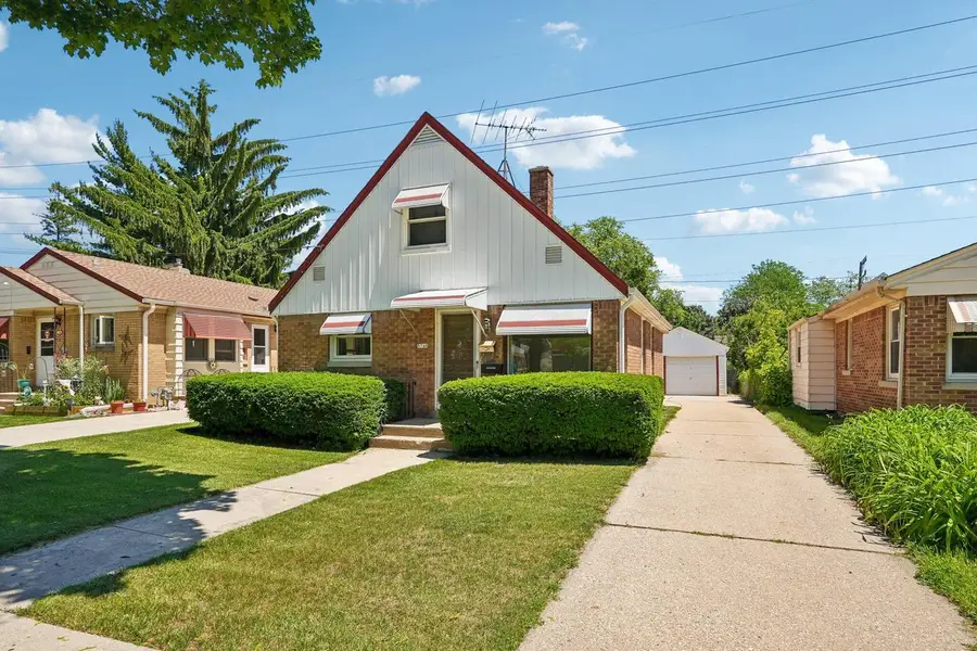 5740 N Dexter AVENUE, Glendale, WI 53209 - #2