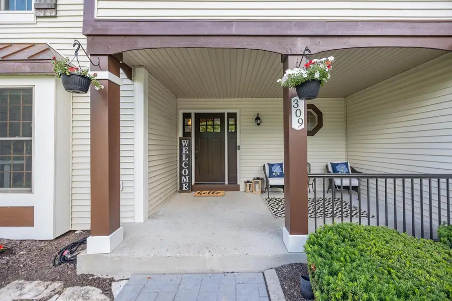 309 Woodlands COURT, Hartland, WI 53029 - #2
