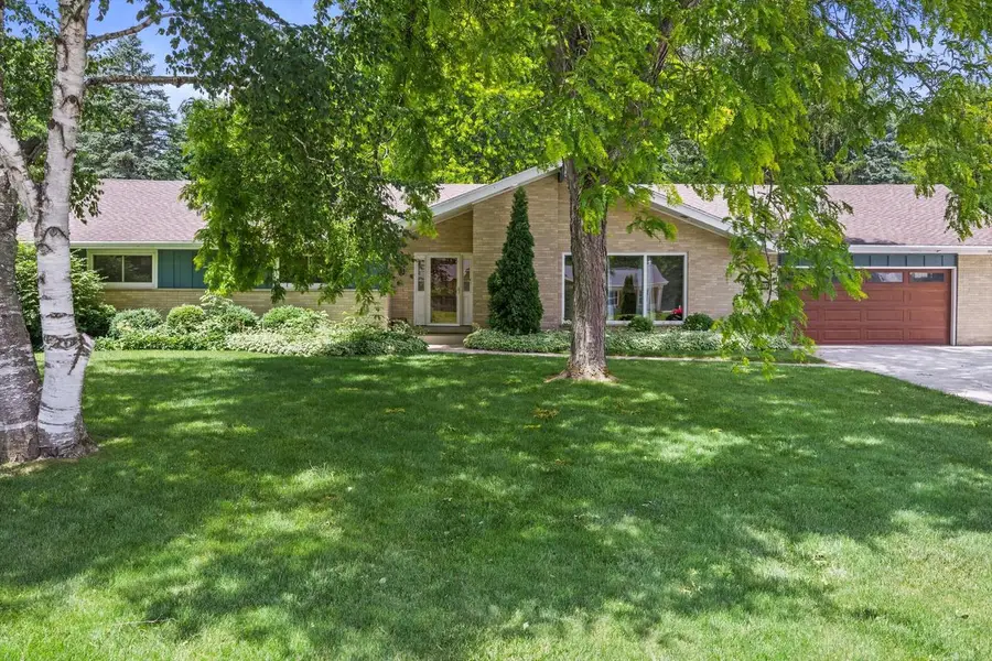 6269 Parkview ROAD, Greendale, WI 53129 - #2
