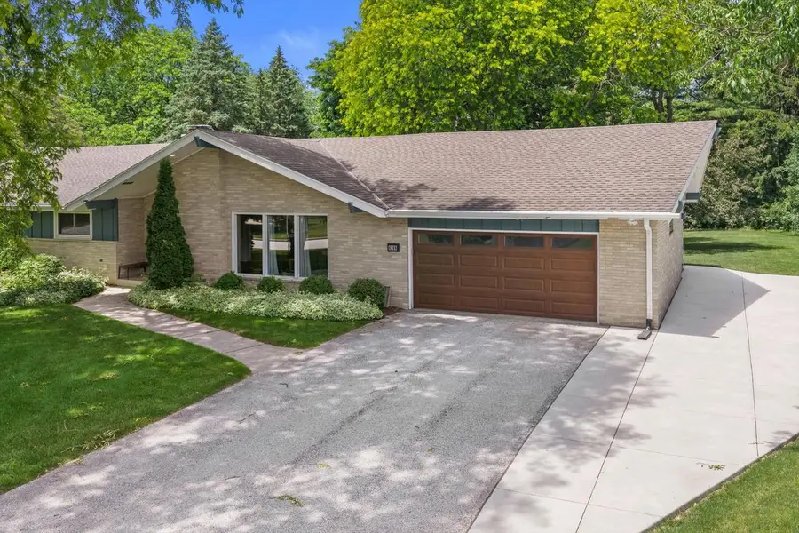 6269 Parkview ROAD, Greendale, WI 53129 - #3
