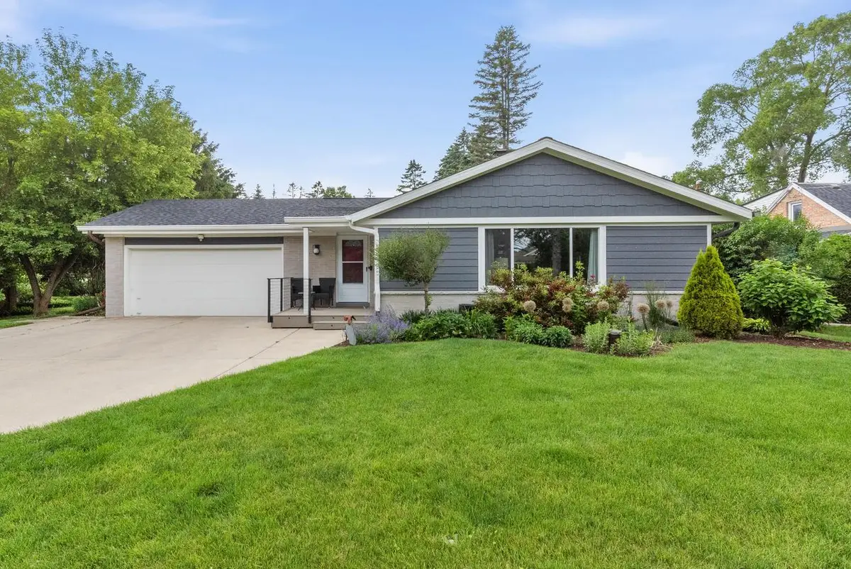 607 Green Bay ROAD, Thiensville, WI 53092 - #1