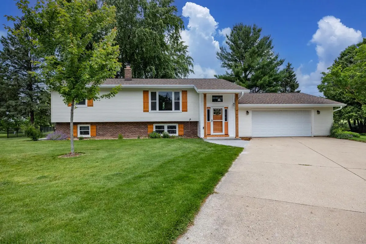 918 Sunset LANE, Horicon, WI 53032 - #1