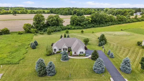 12575 N Hawks Glen COURT, Mequon, WI 53097