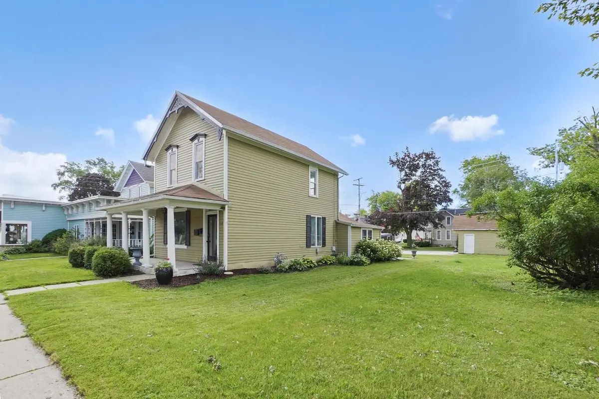 338 Oakton AVENUE, Pewaukee, WI 53072 - #1