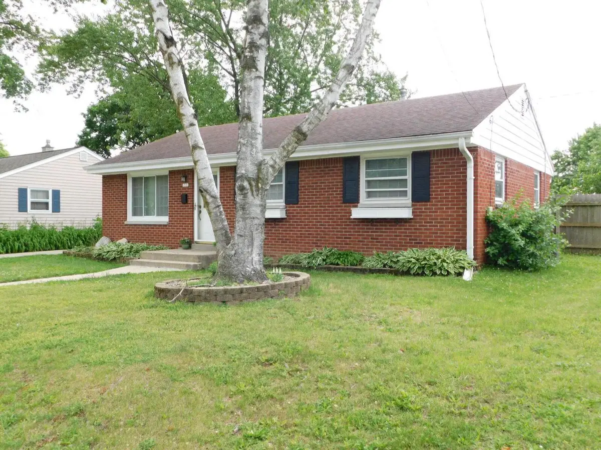 1531 Birch DRIVE, Waukesha, WI 53188 - #1
