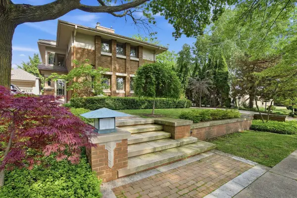 3934 N Harcourt PLACE, Shorewood, WI 53211