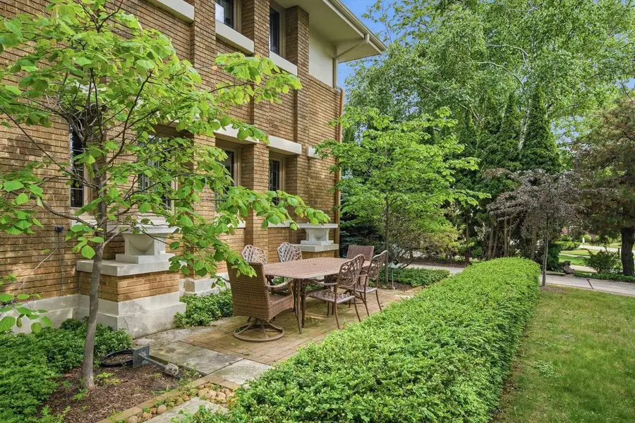 3934 N Harcourt PLACE, Shorewood, WI 53211 - #3