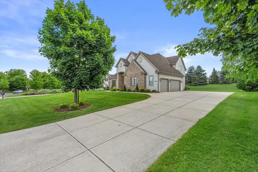 W218N5466 Taylors Woods DRIVE, Menomonee Falls, WI 53051 - #2