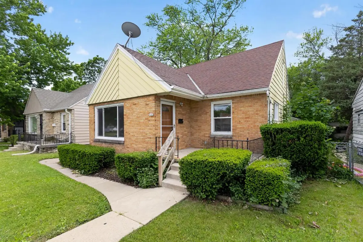 7107 W Beckett AVENUE, Milwaukee, WI 53216 - #1