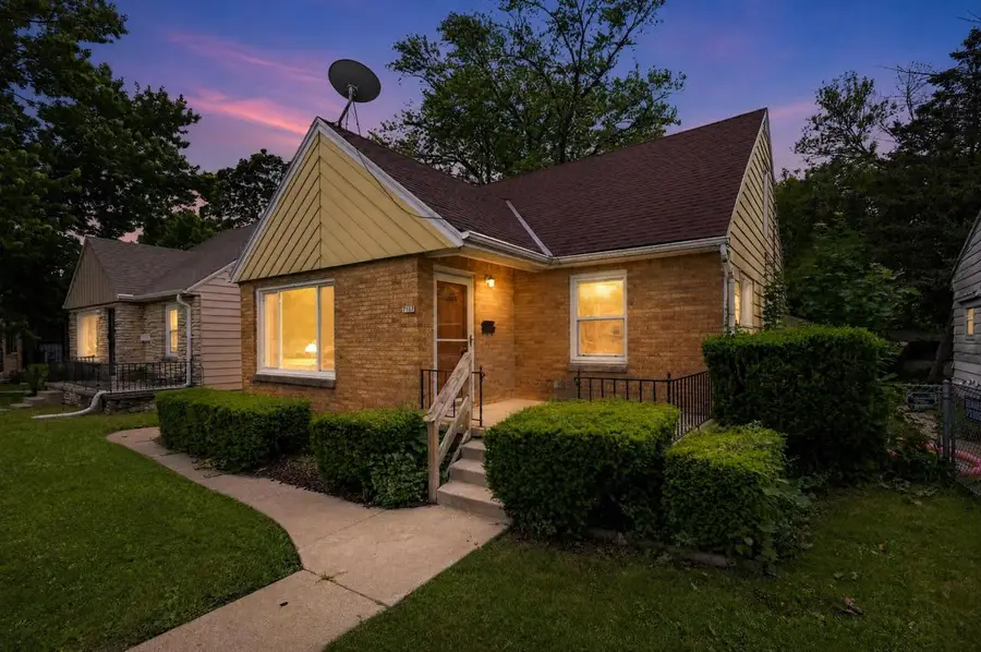 7107 W Beckett AVENUE, Milwaukee, WI 53216 - #2