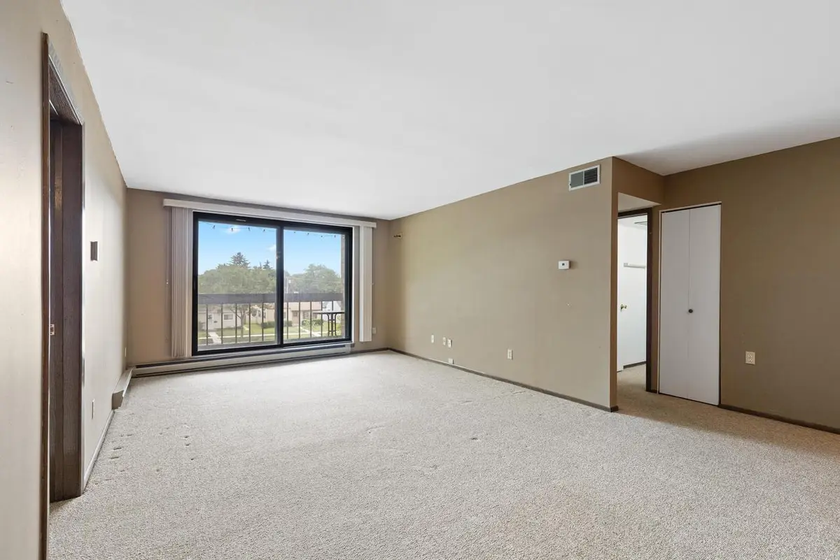 3609 N Tucker PLACE #205, Milwaukee, WI 53222 - #1