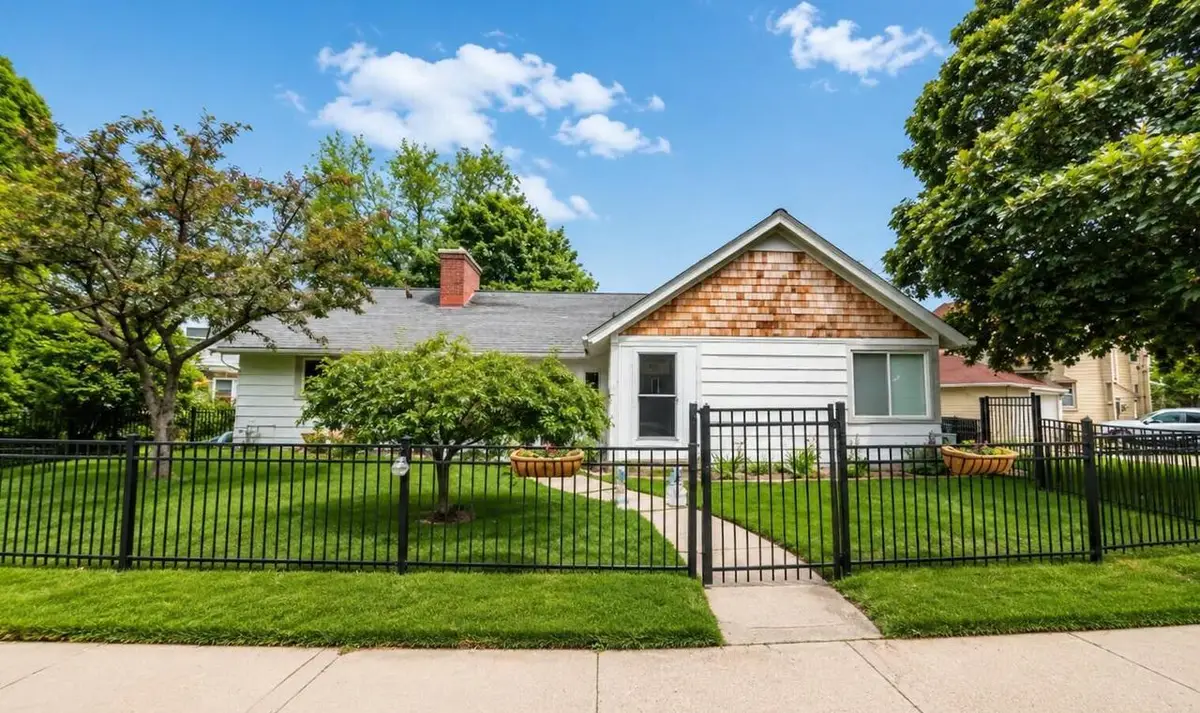4100 N Ardmore AVENUE, Shorewood, WI 53211 - #1