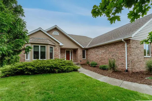 W270N2568 Orchard LANE, Pewaukee, WI 53072