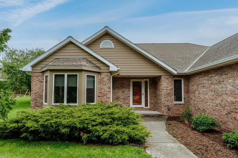 W270N2568 Orchard LANE, Pewaukee, WI 53072 - #2