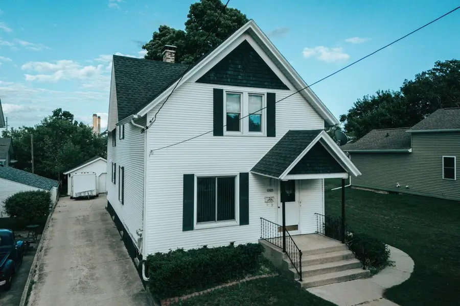1405 S 13th STREET, Manitowoc, WI 54220 - #2