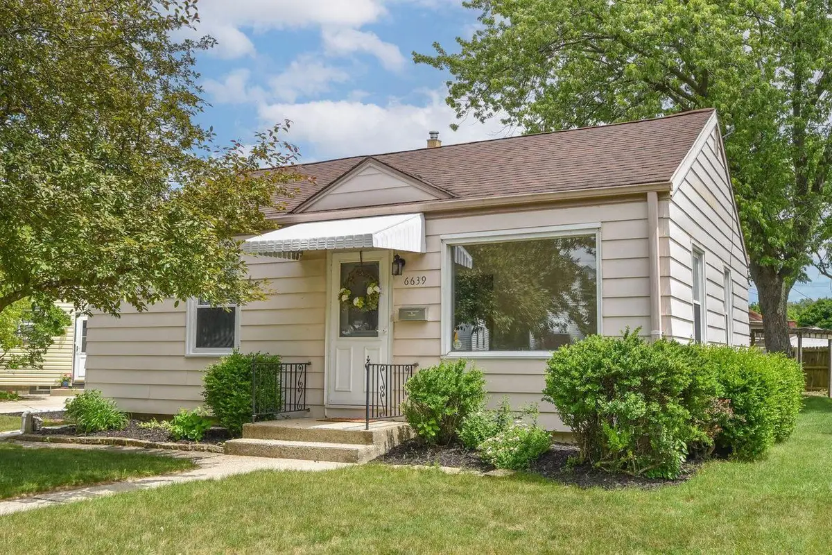 6639 W Bennett AVENUE, Milwaukee, WI 53219 - #1