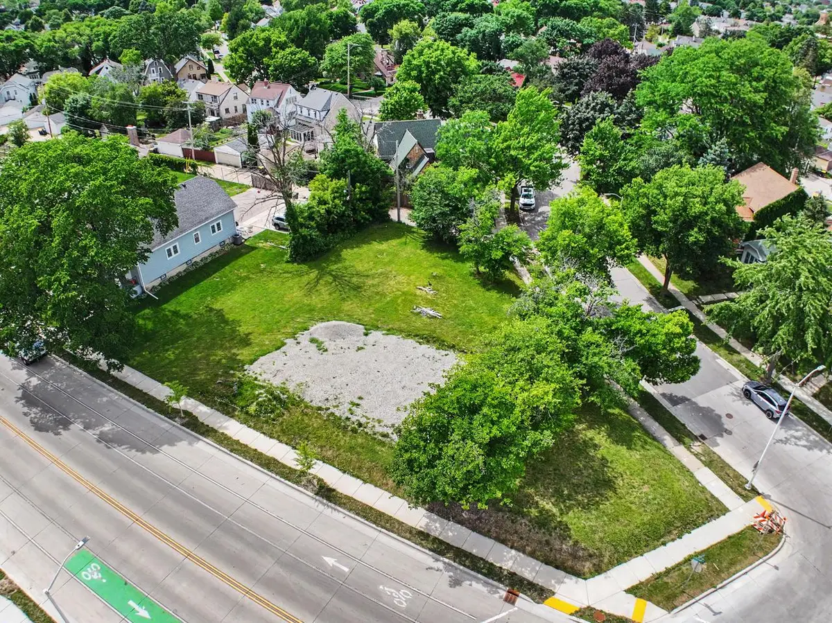 66 W BELOIT ROAD, West Allis, WI 53219 - #1