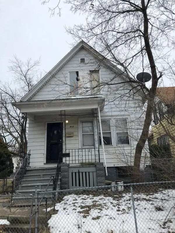 913 W Hadley STREET, Milwaukee, WI 53206