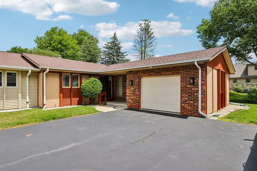 715 Tamarack Dr E, West Bend, WI 53095 - #2