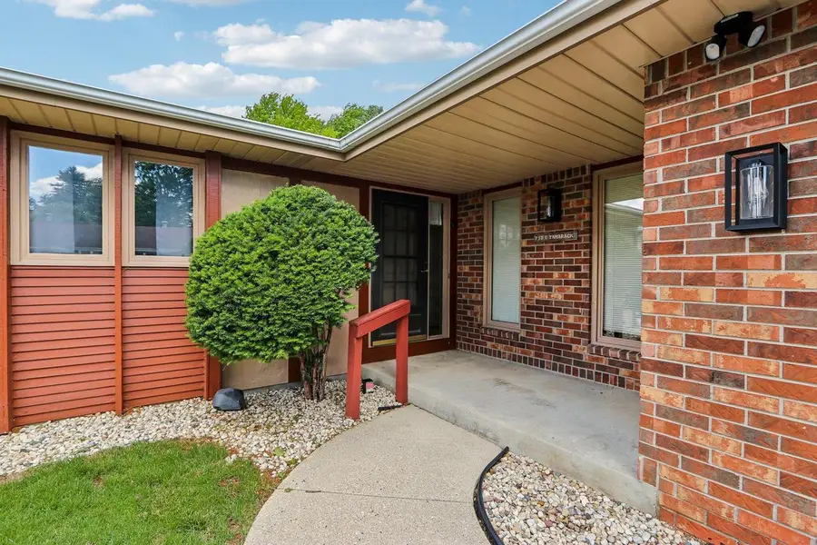 715 Tamarack Dr E, West Bend, WI 53095 - #3