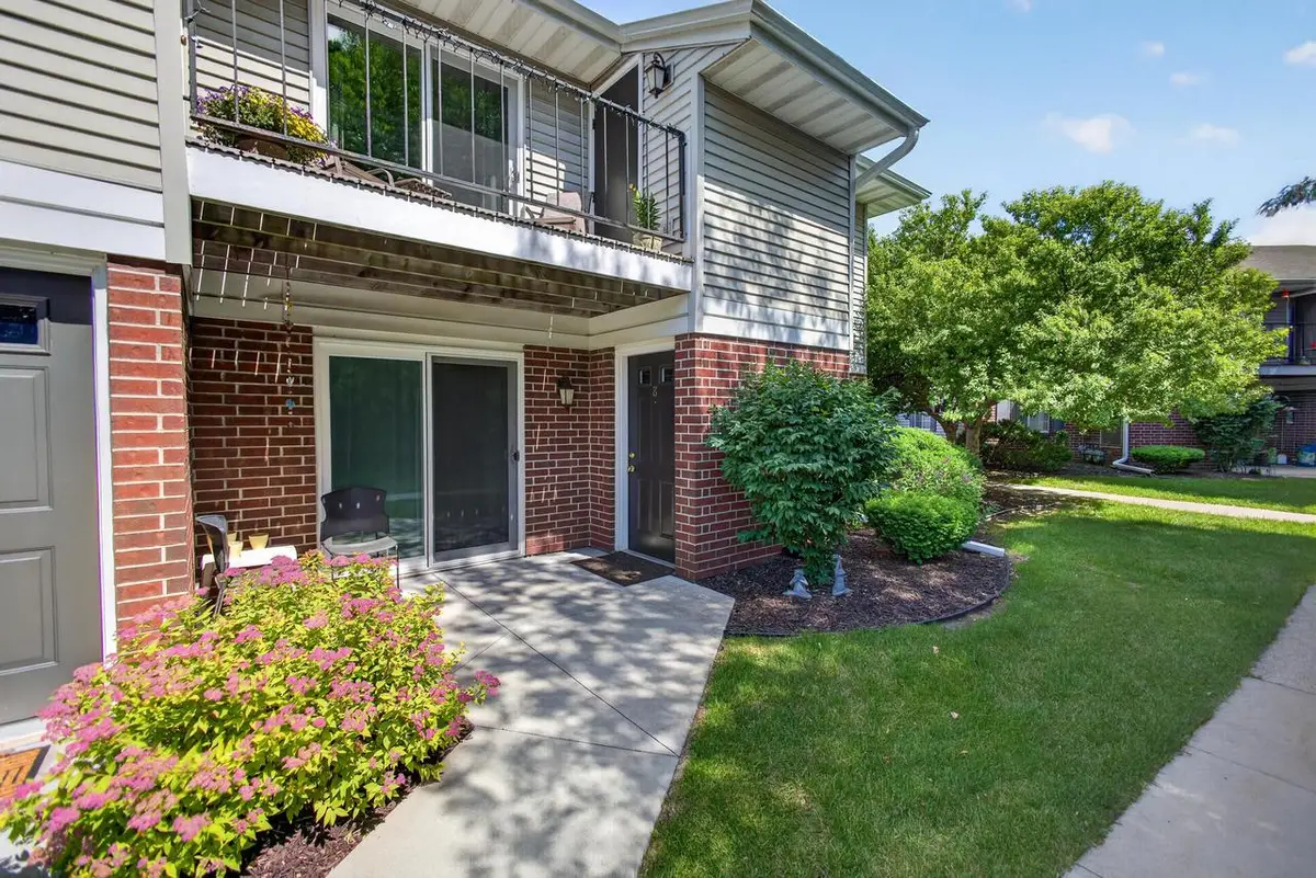 W168N11065 Ashbury CIRCLE #8, Germantown, WI 53022 - #1
