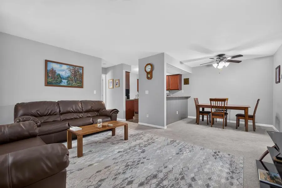 W168N11065 Ashbury CIRCLE #8, Germantown, WI 53022 - #3