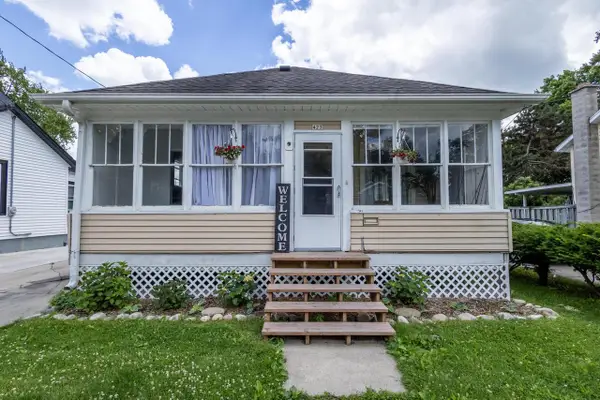 423 W South STREET, Oconomowoc, WI 53066