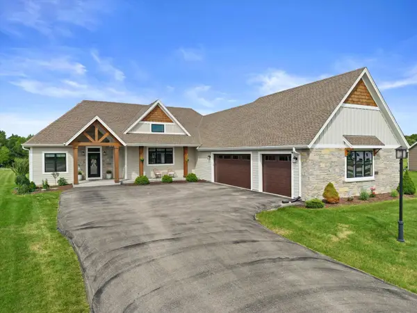S86W34670 Knoll ROAD, Eagle, WI 53119
