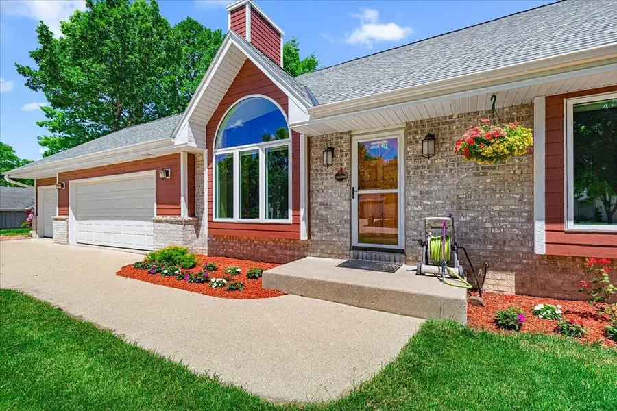 8370 W Hillsdale DRIVE, Franklin, WI 53132 - #2