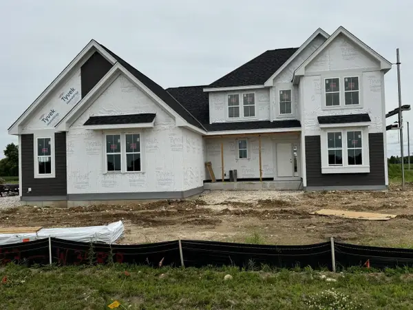 N63W35828 Frederick DRIVE, Oconomowoc, WI 53066