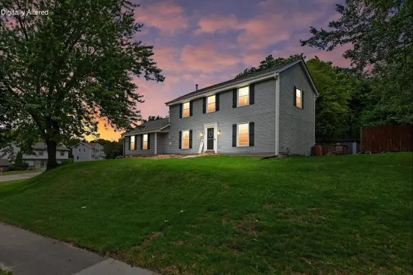 1028 S Imperial DRIVE, Hartland, WI 53029