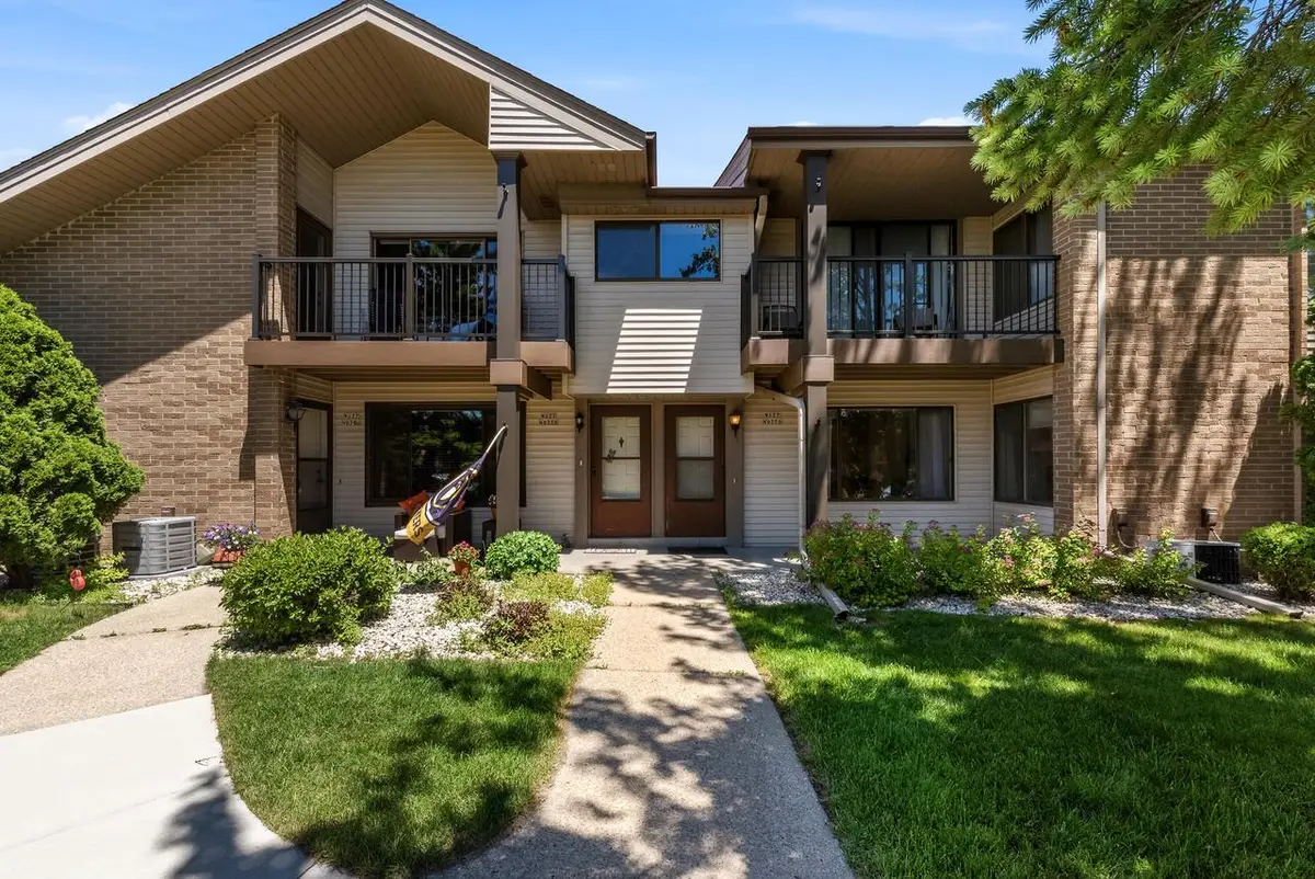W177N9776 Riversbend CIRCLE E, Germantown, WI 53022 - #1