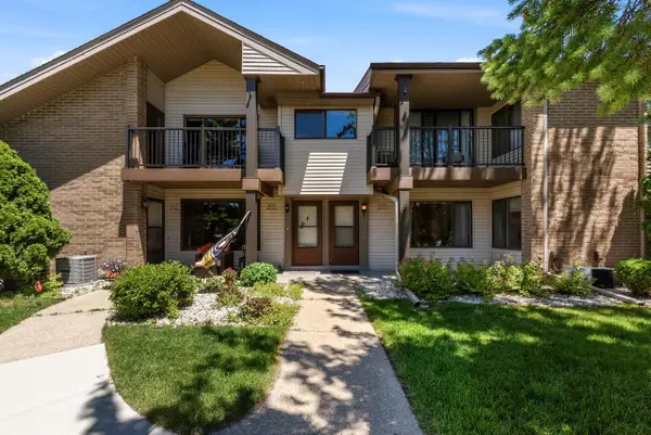 W177N9776 Riversbend CIRCLE E, Germantown, WI 53022