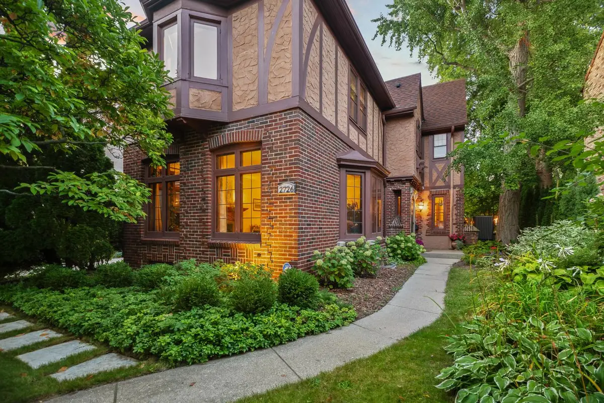 2726 E Shorewood BOULEVARD, Shorewood, WI 53211 - #1