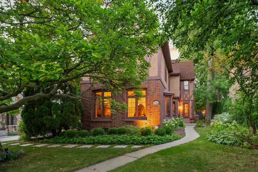 2726 E Shorewood BOULEVARD, Shorewood, WI 53211 - #2