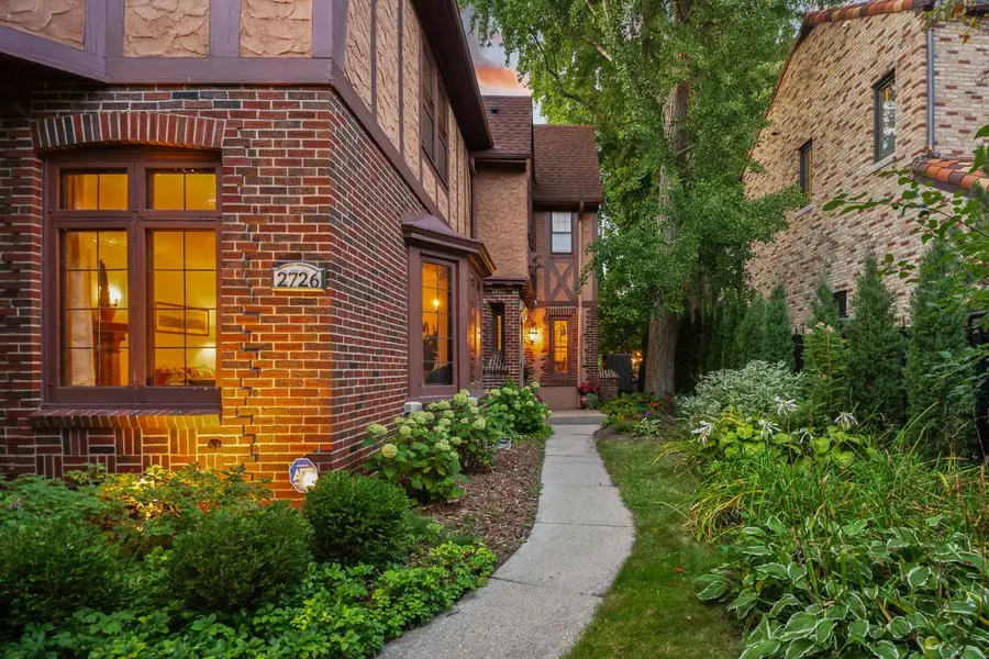 2726 E Shorewood BOULEVARD, Shorewood, WI 53211 - #3